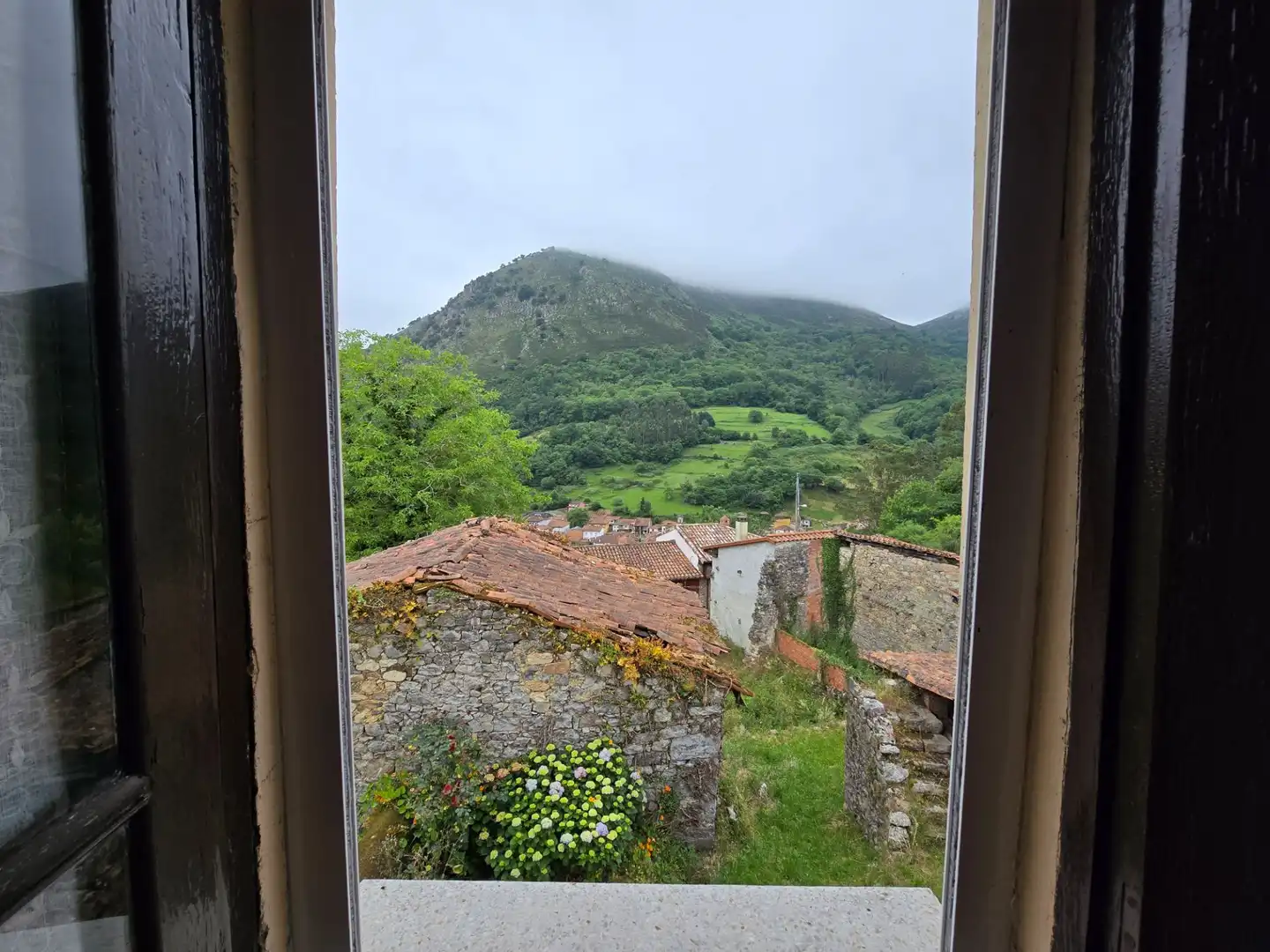 Vista exterior de Casa o xalet en venda en Llanes amb Calefacció, Terrassa i Traster