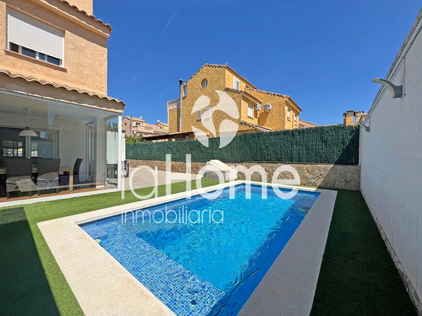 Swimming pool of Houses for sale in La Pobla de Vallbona  with Air Conditioner, Heating and Private garden