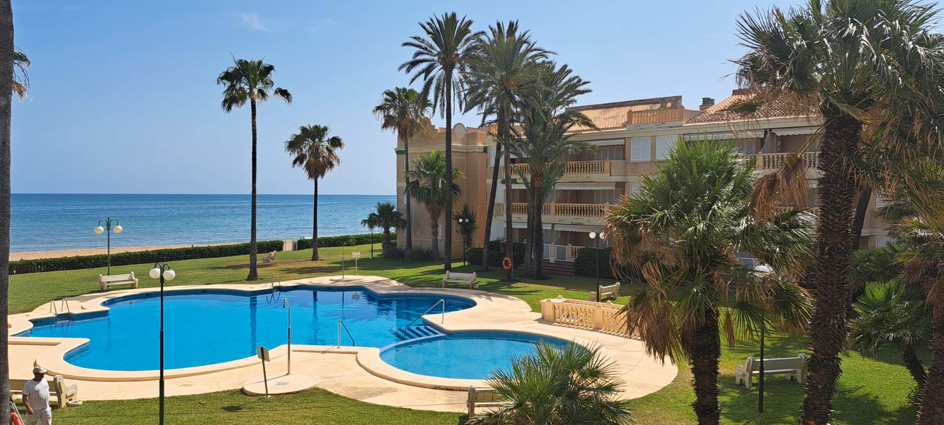 Piscina de Apartament en venda en Dénia amb Aire condicionat, Calefacció i Terrassa