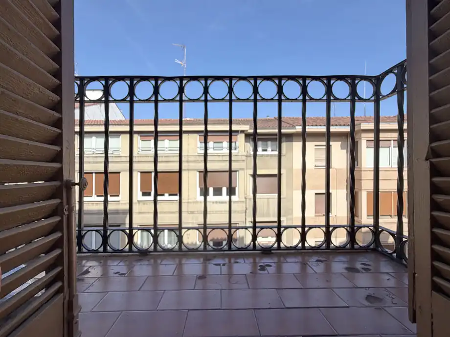Vista exterior de Piso en venta en El Anglo