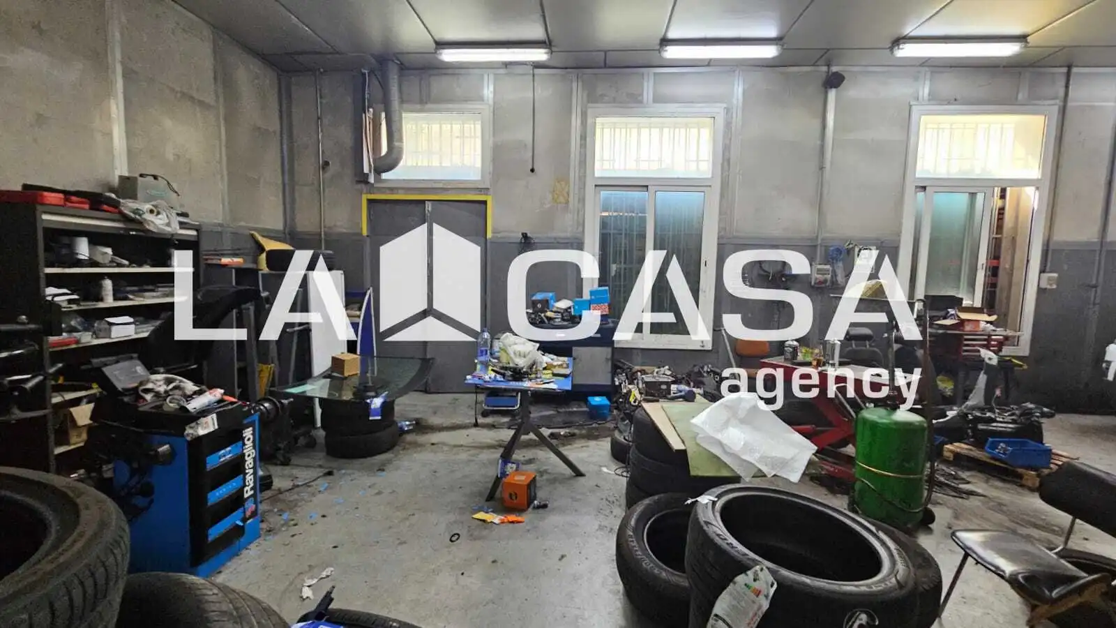 Local comercial en venda a Nou Barris, imagen 7