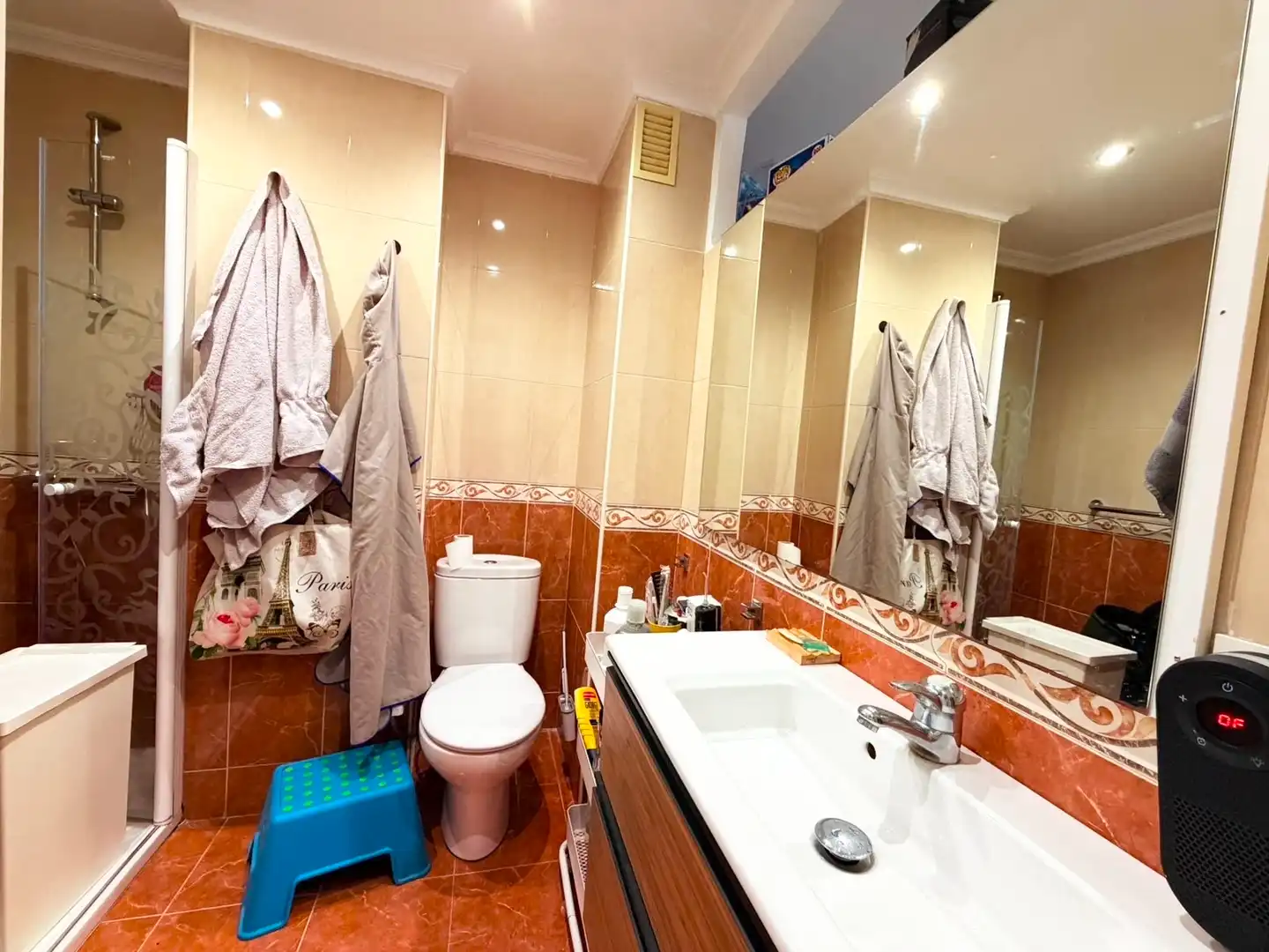 Bathroom of Flat for sale in Salamanca  with Heating, Parquet flooring and Furnished
