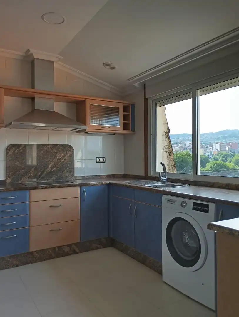 Kitchen of Flat for rent in Vigo   with Heating and Parquet flooring