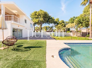 Chalet con piscina en venta en La Cañada