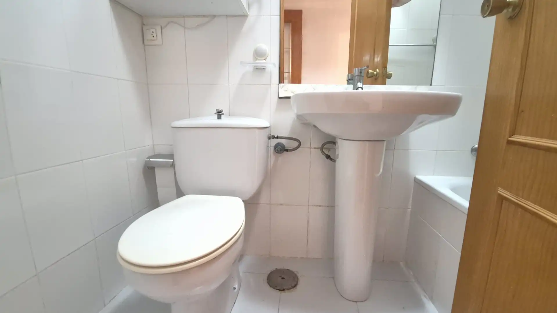 Badezimmer von Wohnungen zum Verkauf in Guardamar del Segura mit Klimaanlage, Terrasse und Möbliert