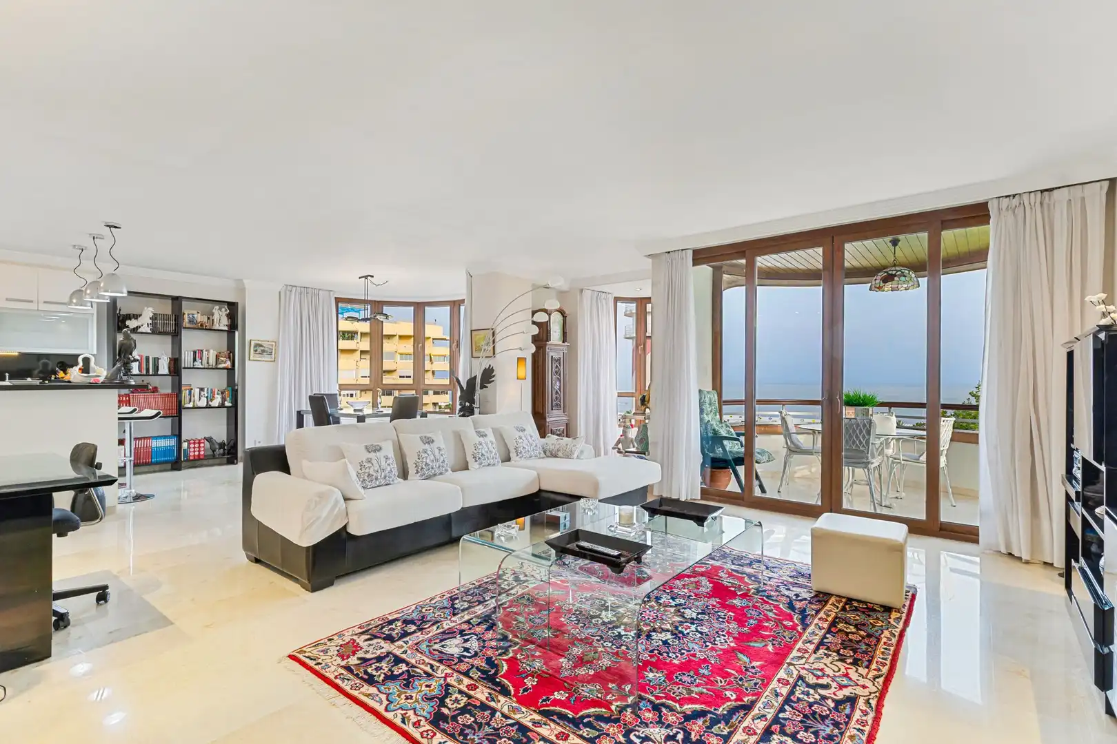 Living room of Flat for sale in Marbella  with Air Conditioner, Heating and Terrace