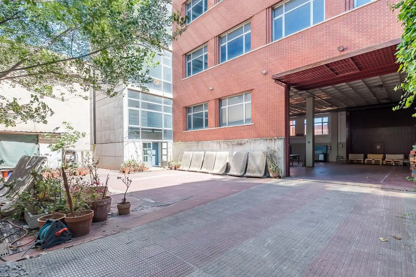 Außenansicht von Gebäude zur Miete in Madrid