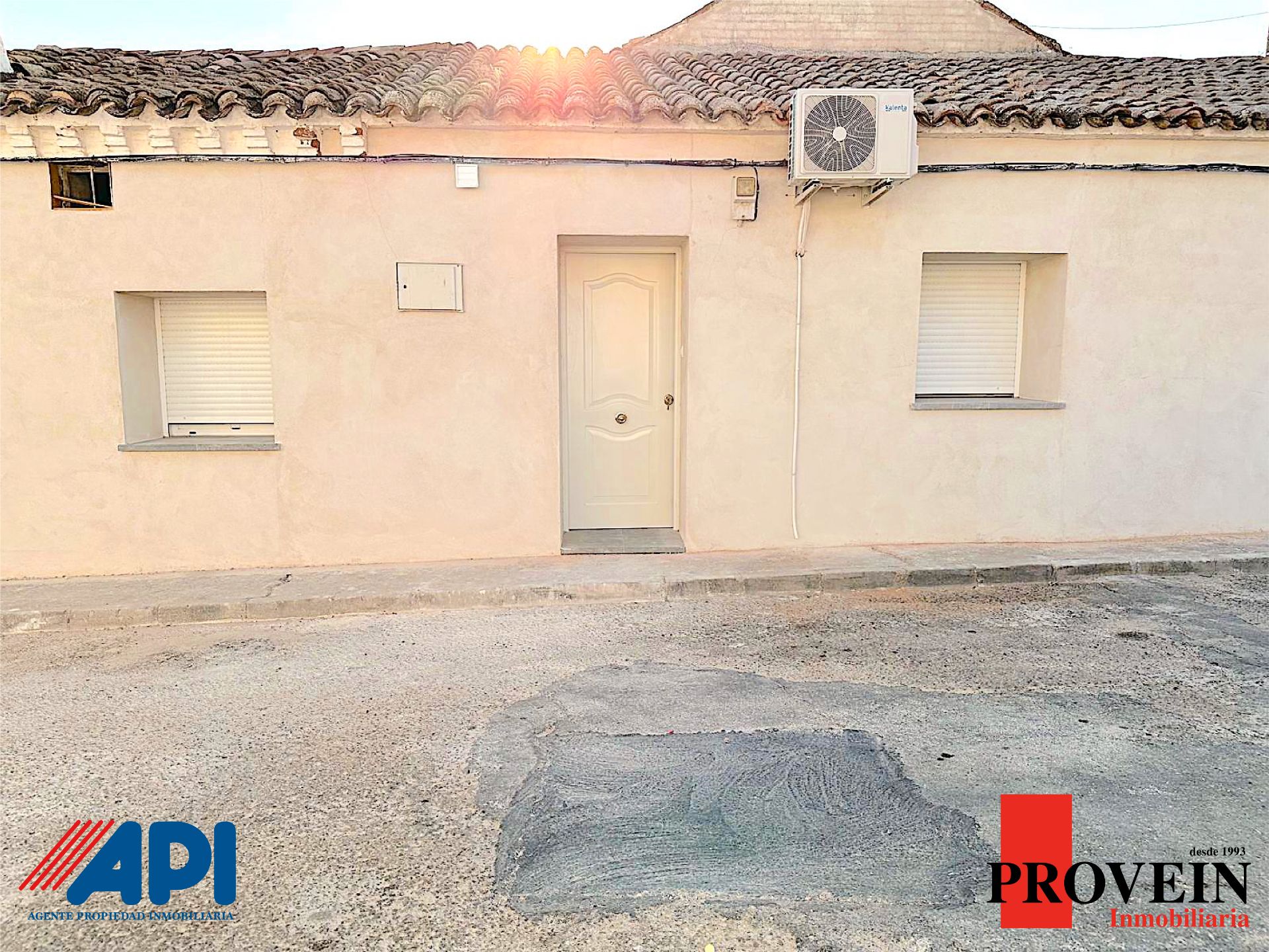 Exterior view of House or chalet to rent in Santa Cruz del Retamar  with Air Conditioner, Heating and Oven