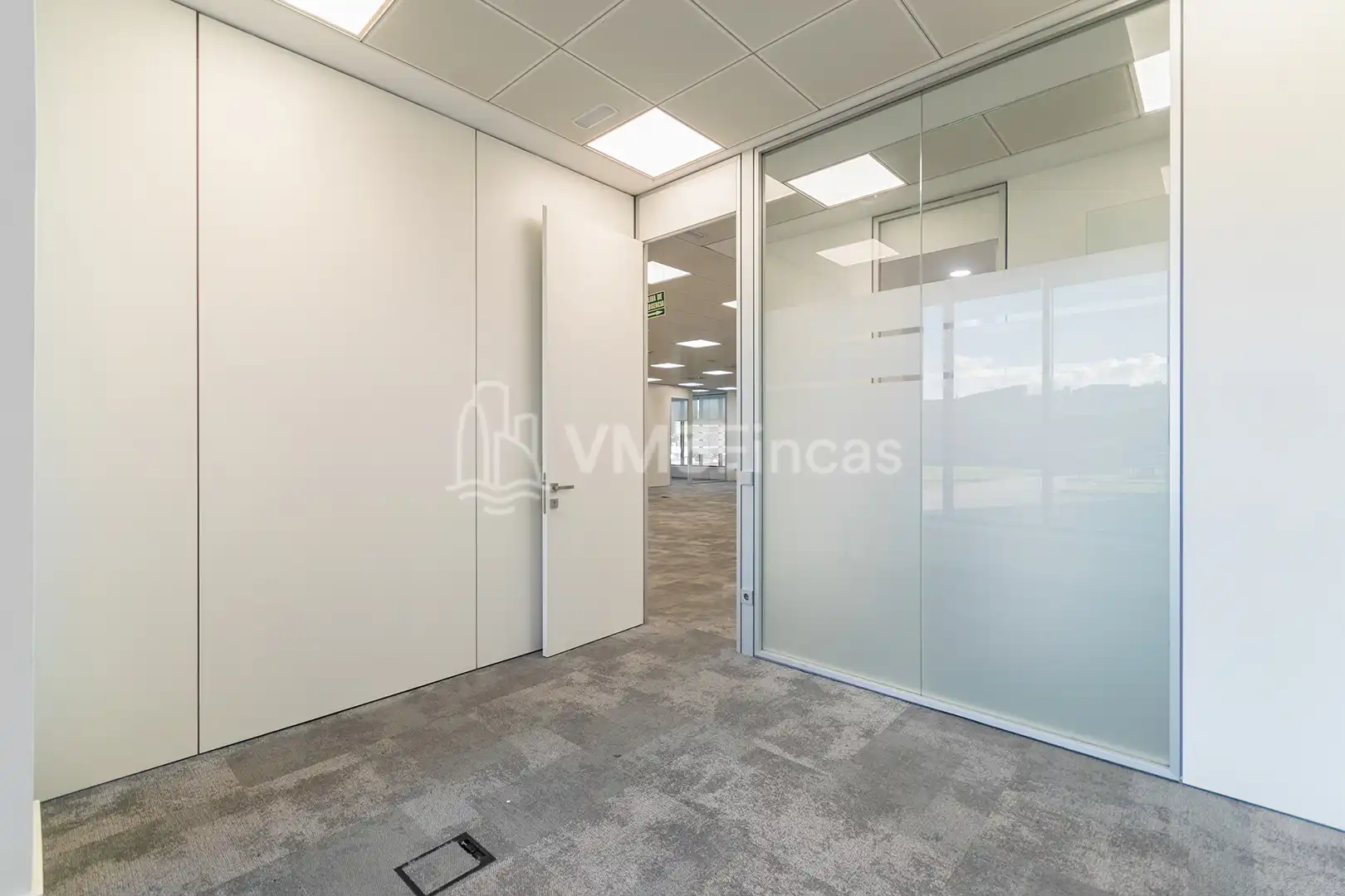 Büro zur Miete in El Prat de Llobregat mit Klimaanlage, Heizung und Terrasse