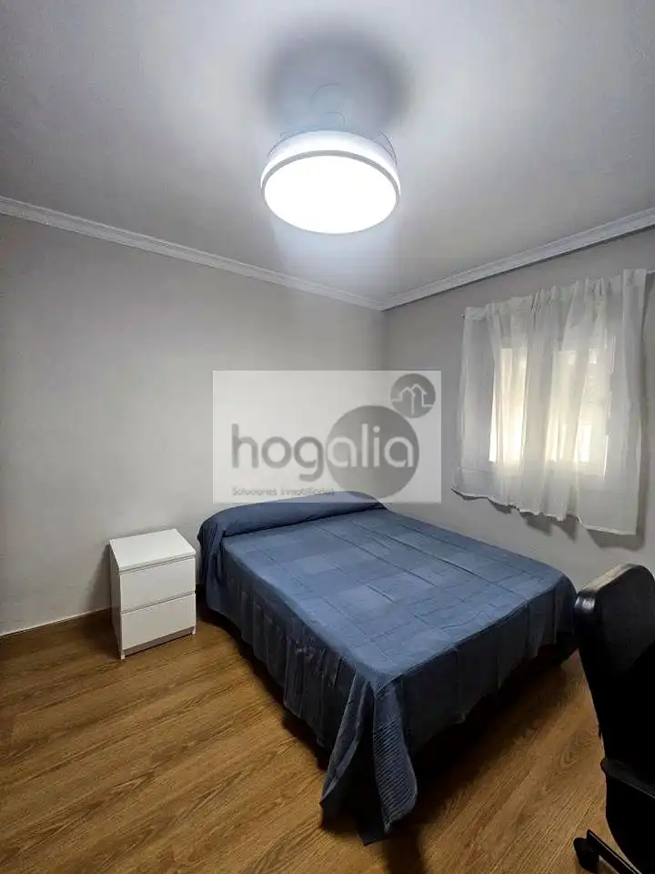 Bedroom of Flat for rent in Sevilla  with Air Conditioner, Terrace and Furnished