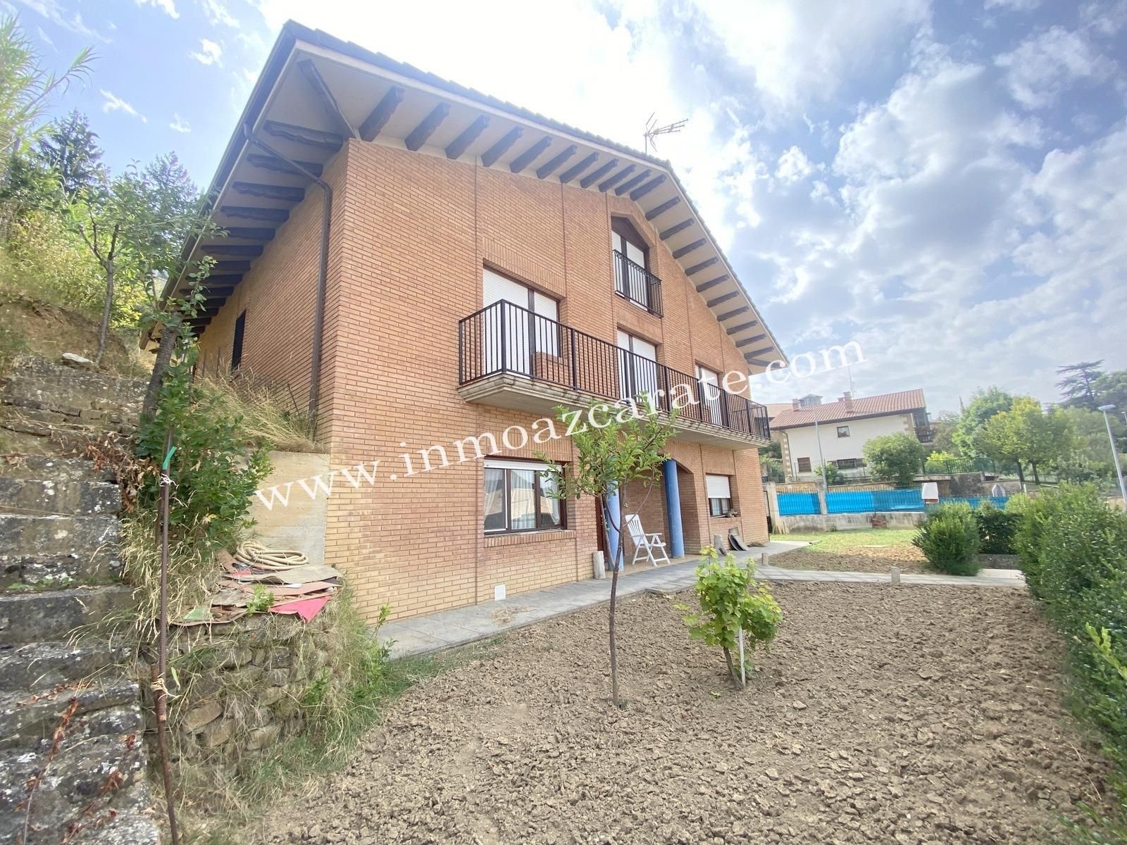 Vista exterior de Casa o xalet en venda en Estella / Lizarra amb Parquet