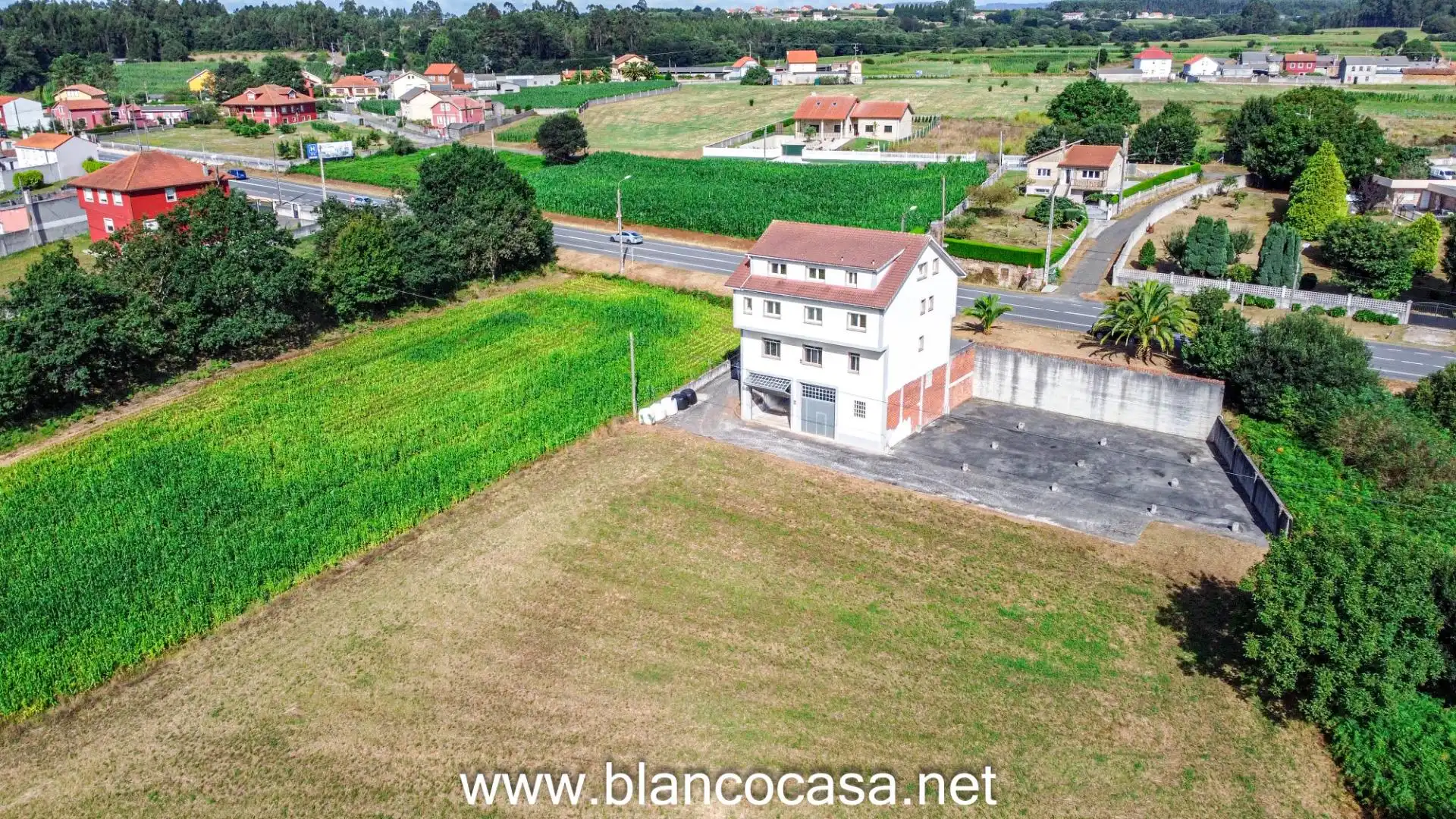 Casa o chalet en venta en Carballo con Calefacción, Jardín privado y Trastero