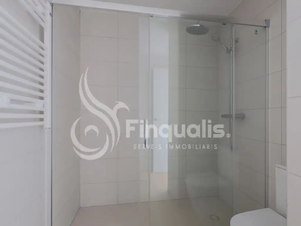 Baño de Piso en venta en Santa Eulàlia de Ronçana con Aire acondicionado