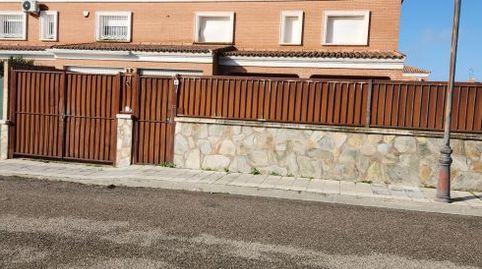 Foto 2 de Casa adosada en venta en Calle Juan de Silva, 68p, Barcience, Toledo