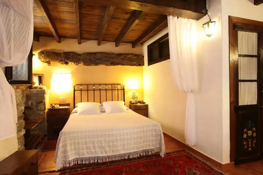 Dormitori de Casa o xalet en venda en Peñamellera Baja amb Calefacció, Moblat i Internet
