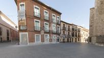 Vista exterior de Pis en venda en Alcalá de Henares amb Calefacció