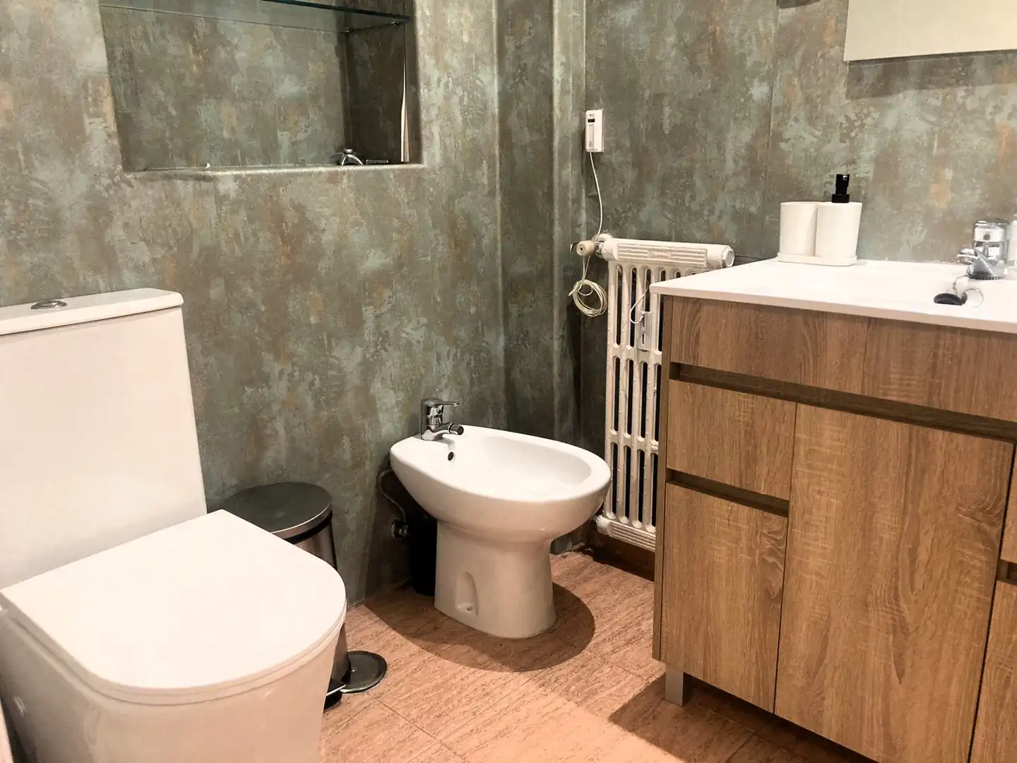 Badezimmer von Wohnung zur untervermieten in Madrid mit Heizung, Möbliert und Ofen