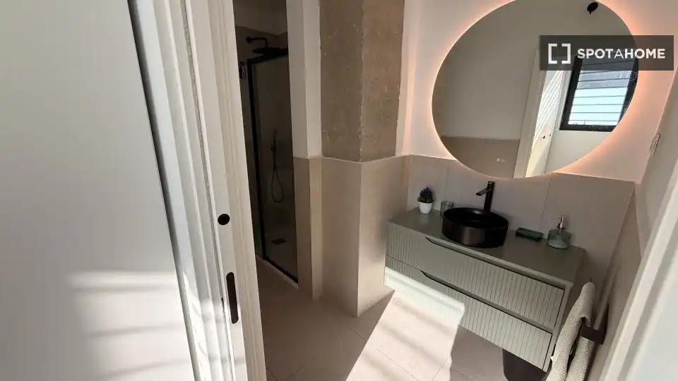 Bathroom of Flat for rent in Madrid  with Air Conditioner, Heating and Furnished