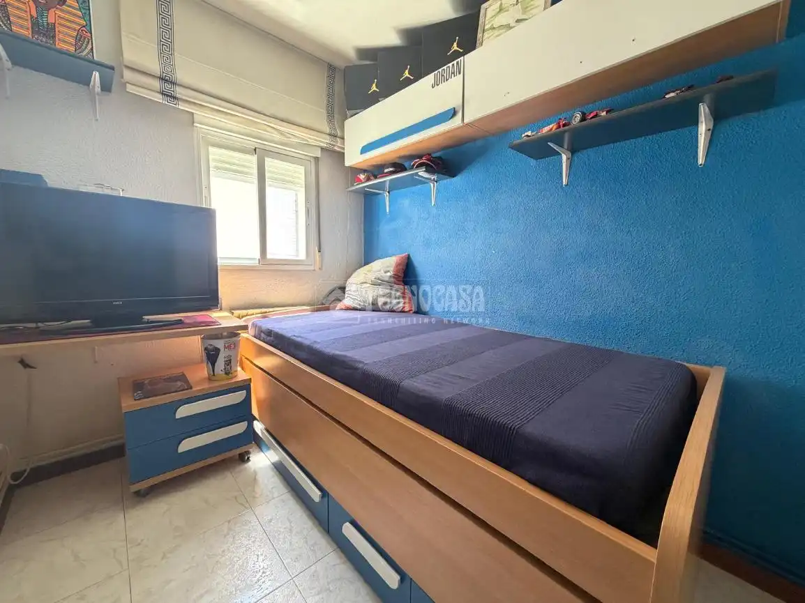 Bedroom of Flat for sale in Madrid  with Air Conditioner, Heating and Balcony
