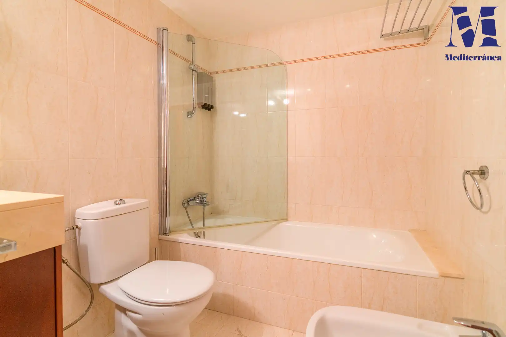 Bathroom of Flat for rent in Castelldefels  with Air Conditioner, Heating and Parquet flooring