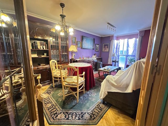 Sala d'estar de Pis en venda en  Madrid Capital amb Calefacció, Parquet i Moblat