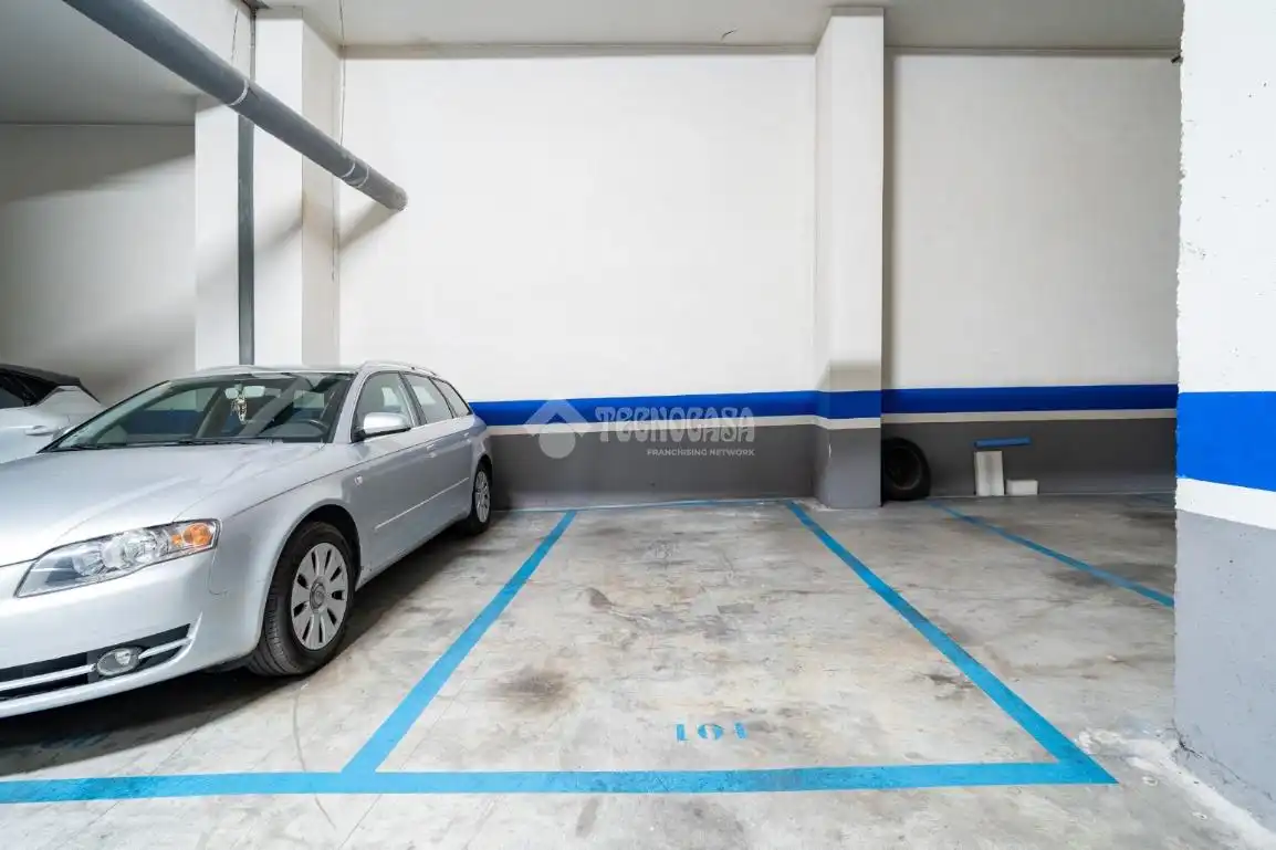 Parking de Piso en venta en Granada con Aire acondicionado, Calefacción y Amueblado