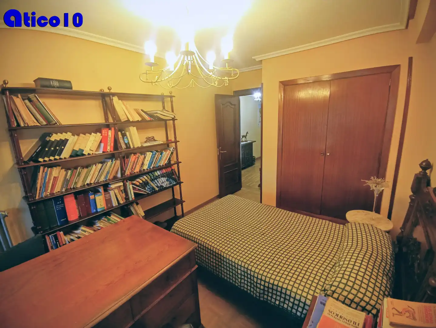 Habitación de Piso en venta en Oviedo  con Calefacción, Parquet y Terraza