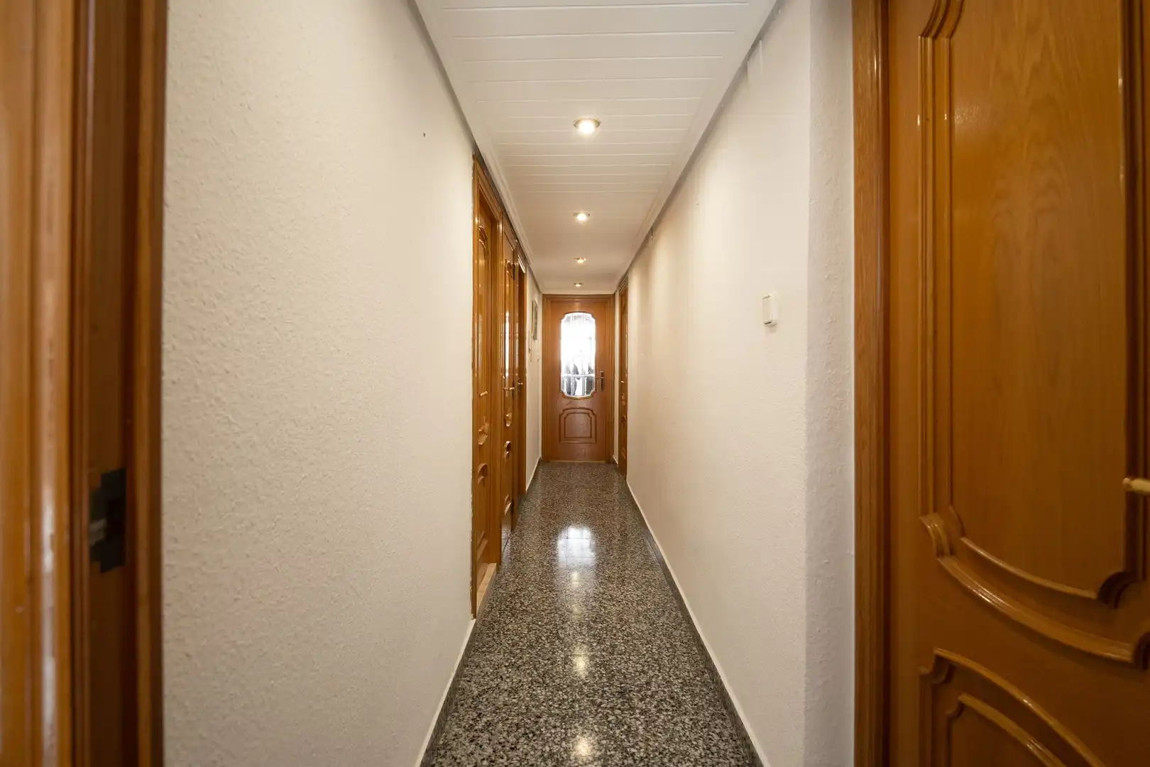 Wohnung zum Verkauf in Valencia mit Klimaanlage, Privatgarten und Abstellraum