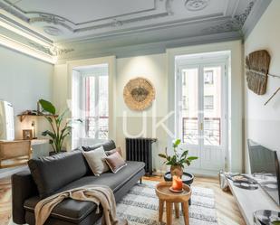 Sala d'estar de Apartament de lloguer en  Madrid Capital amb Aire condicionat, Calefacció i Moblat