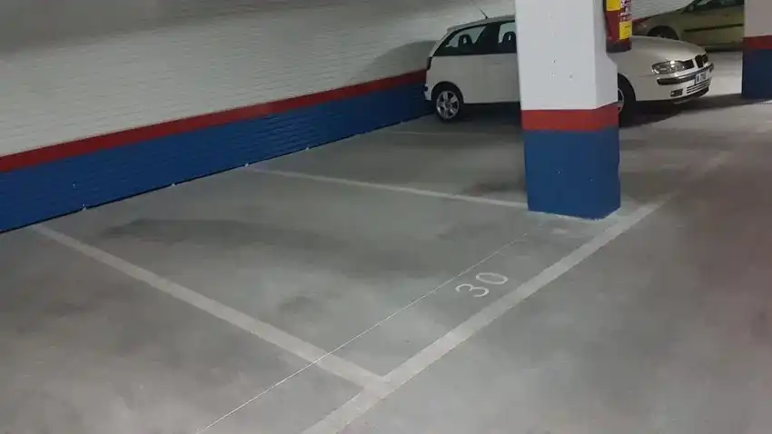 Einzelparkplatz mit Aufzug zur Miete in Calle de Mira el Sol 22