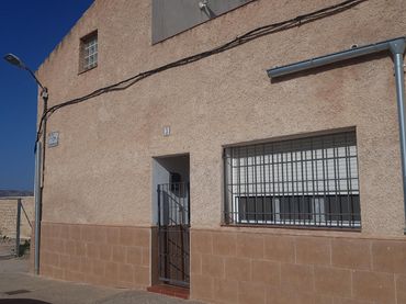Casa aparellada en venda a Hellín