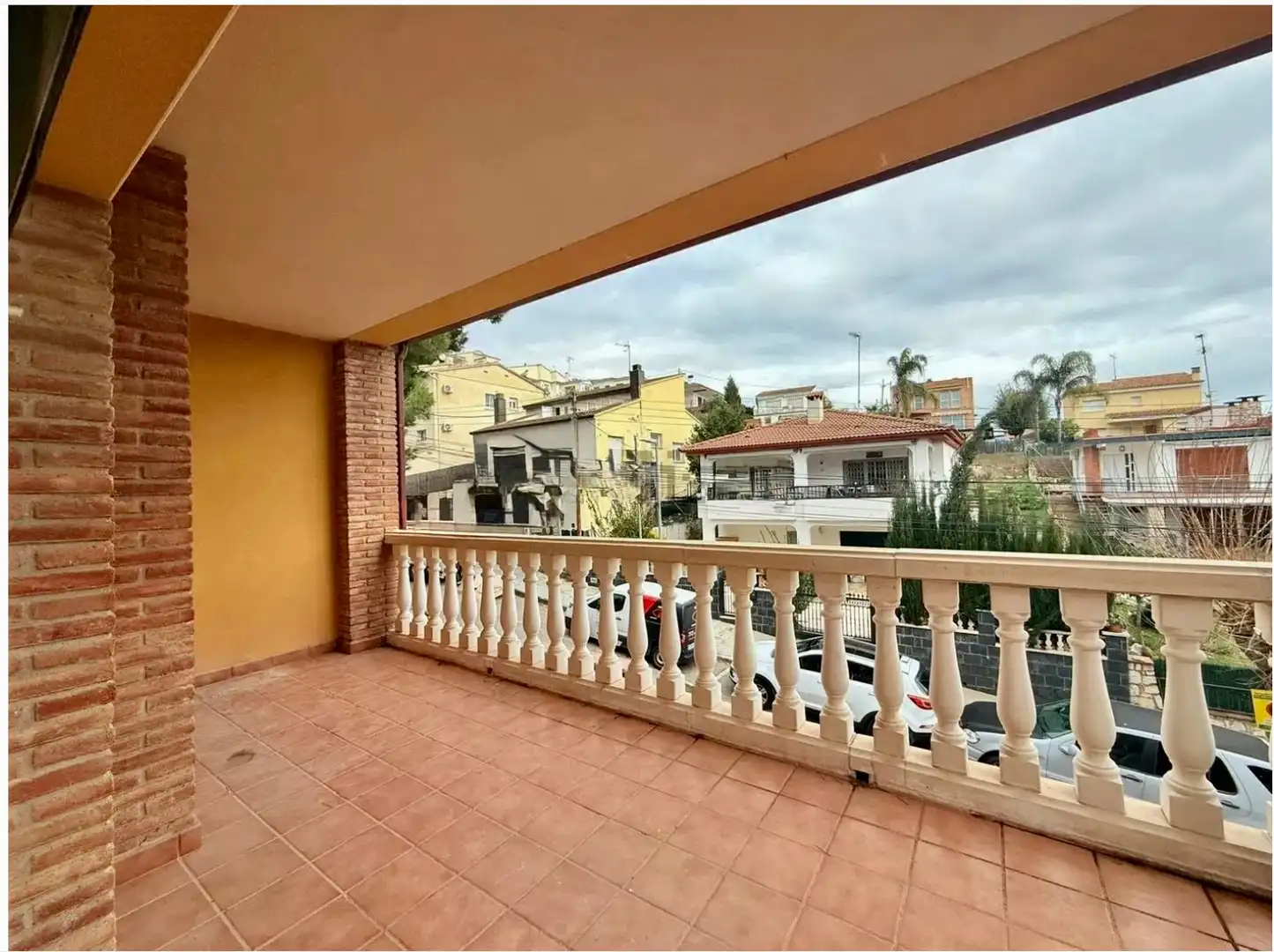 Außenansicht von Einfamilien-Reihenhaus zum Verkauf in Calafell mit Heizung, Privatgarten und Terrasse