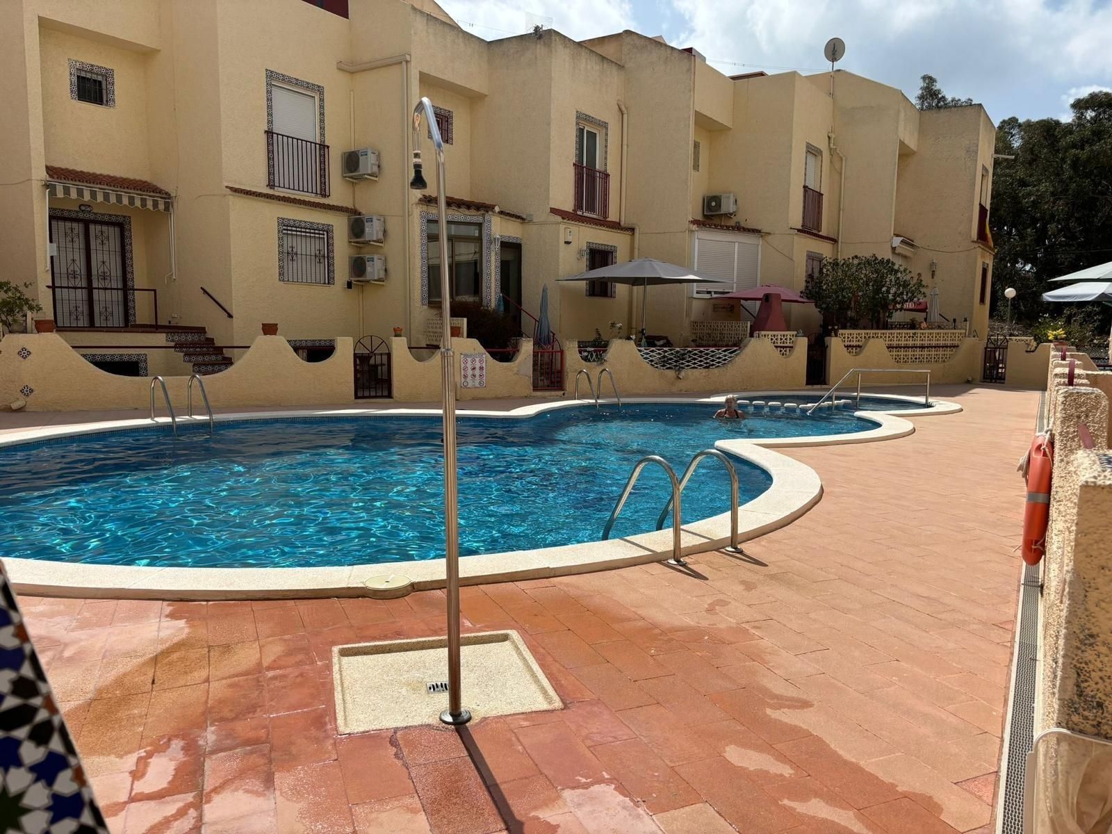 Piscina de Casa adosada en venda en Torrevieja amb Terrassa i Piscina comunitària