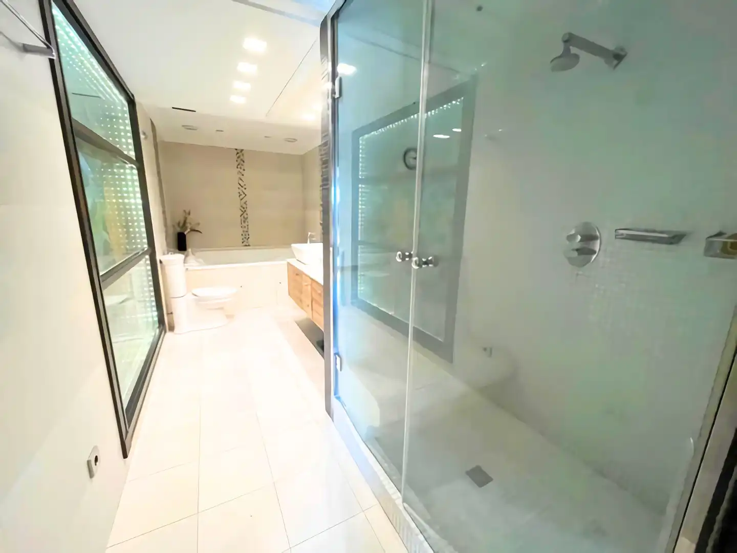 Badezimmer von Wohnung zum Verkauf in Valencia mit Klimaanlage, Heizung und Abstellraum