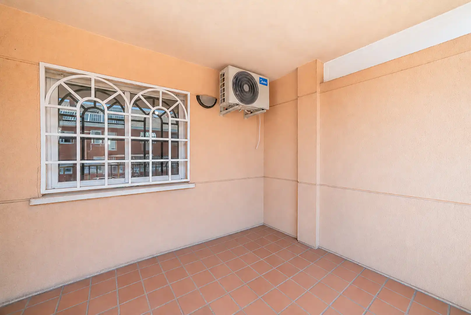 Terrassa de Casa adosada en venda en Parla amb Aire condicionat, Calefacció i Piscina