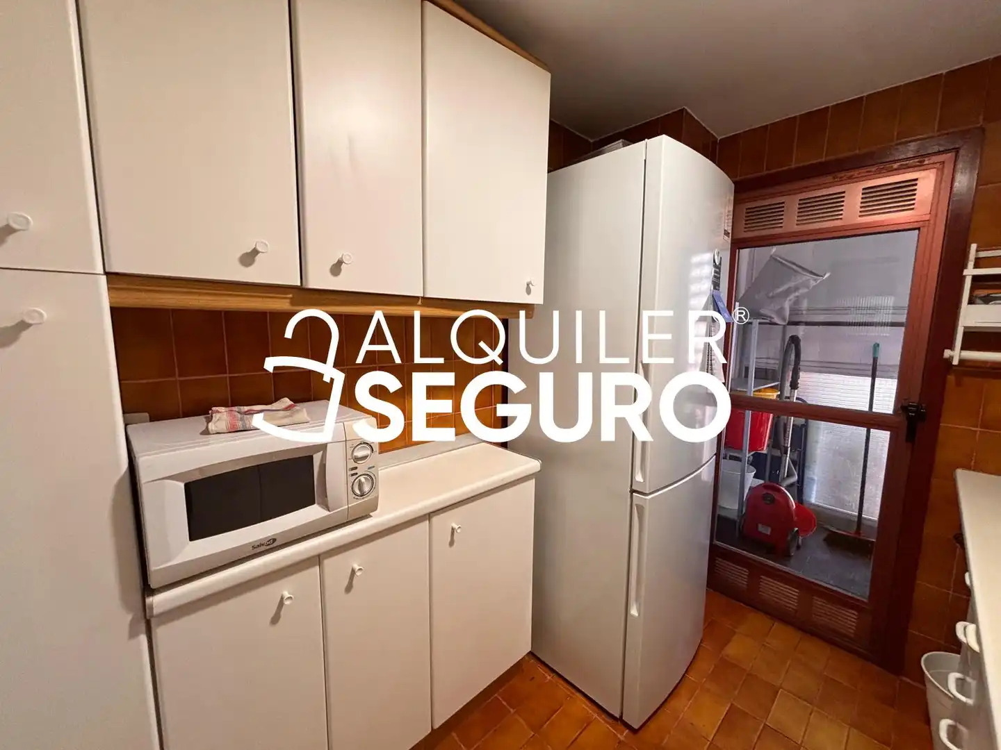 Cuina de Pis de lloguer en Madrid amb Calefacció i Moblat