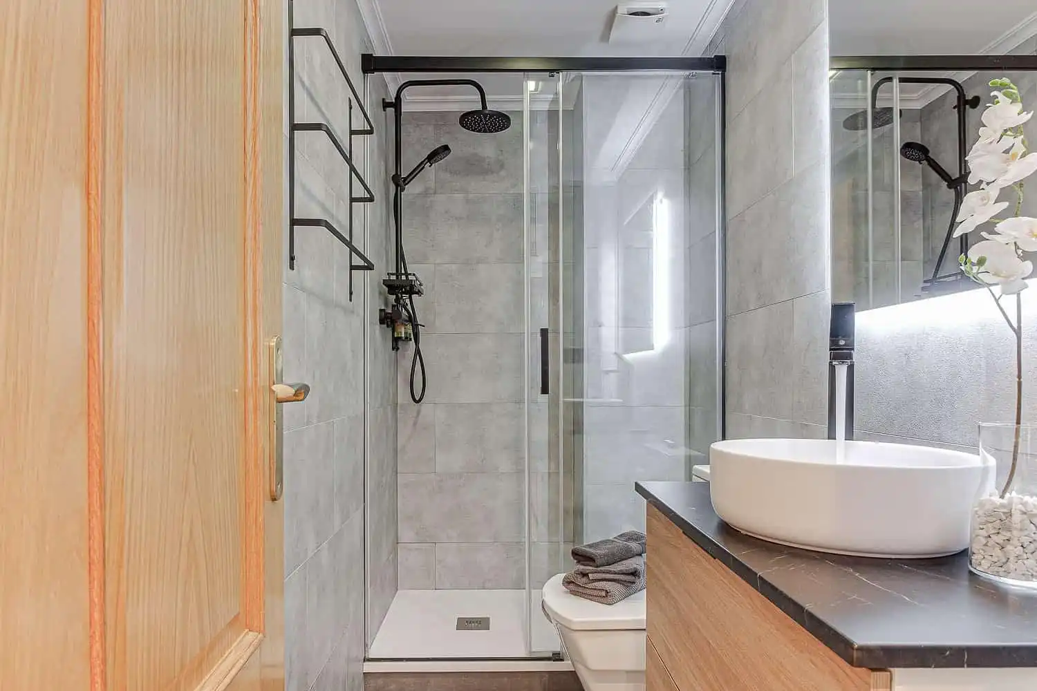 Bathroom of Flat for sale in A Coruña Capital   with Air Conditioner and Storage room