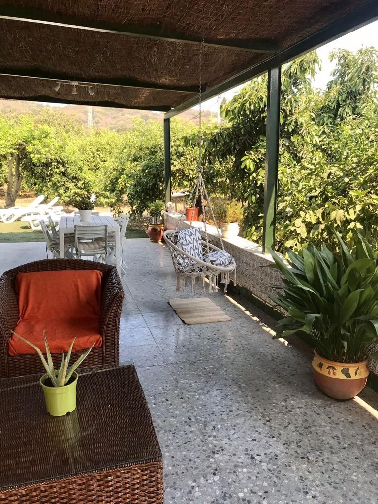 Terrassa de Finca rústica en venda en Estepona amb Aire condicionat, Calefacció i Jardí privat