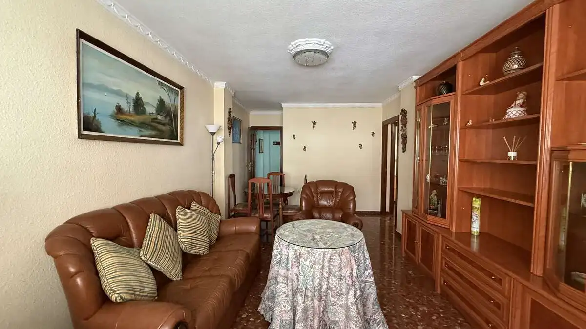 Sala d'estar de Pis de lloguer en Granada amb Calefacció, Moblat i Microones