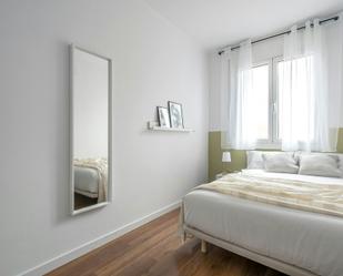 Bedroom of Flat to share in  Barcelona Capital  with Heating, Washing machine and TV