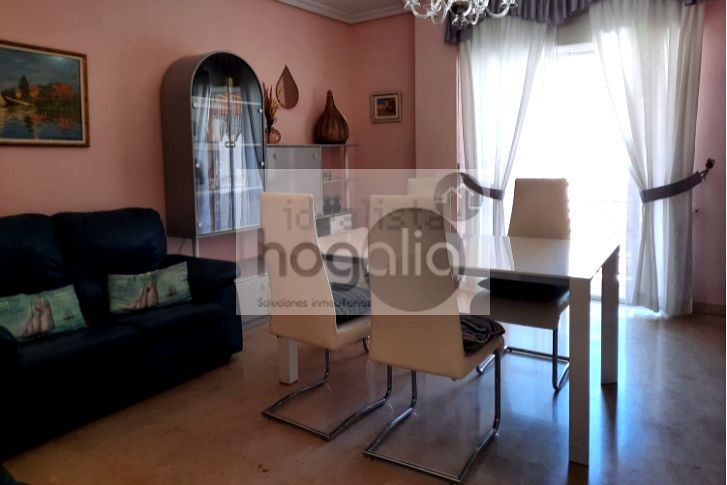 Sala d'estar de Pis de lloguer en  Sevilla Capital amb Aire condicionat, Terrassa i Moblat