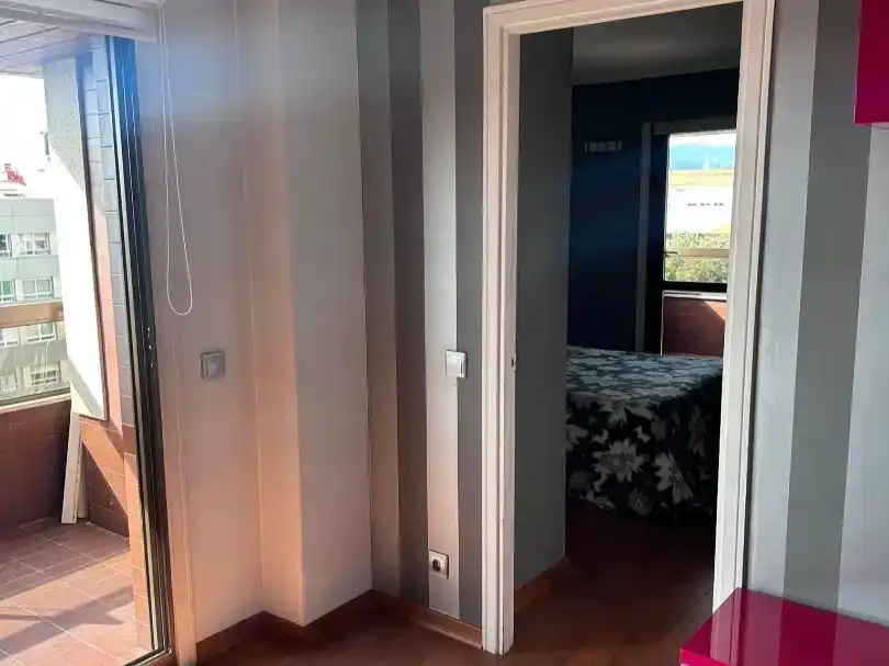 Dormitori de Apartament en venda en Vigo  amb Jardí privat, Parquet i Traster