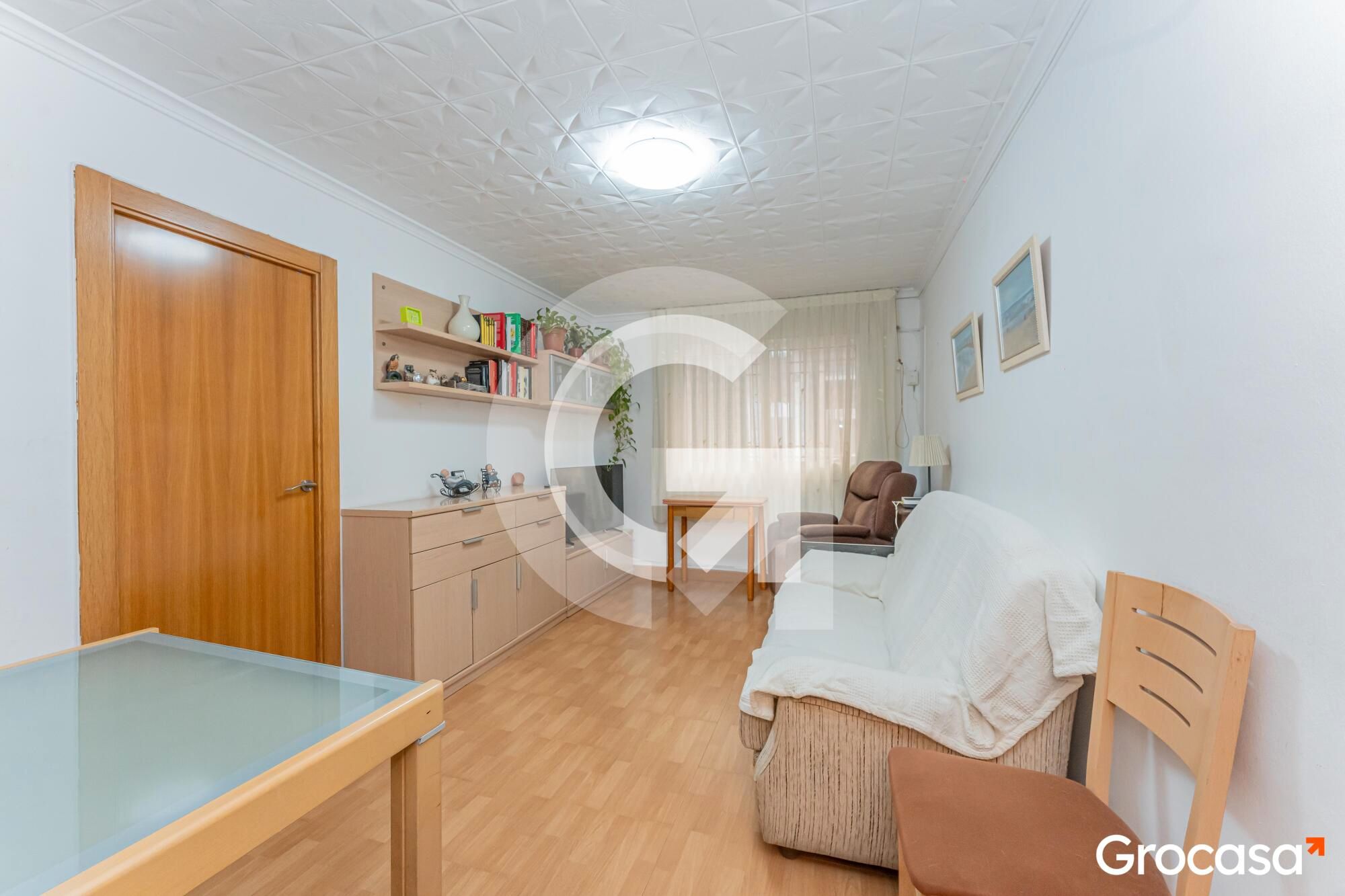 Sala d'estar de Planta baixa en venda en Cornellà de Llobregat amb Forn, TV i Internet
