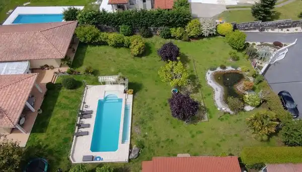 Piscina de Casa o xalet en venda en A Cañiza   amb Calefacció, Jardí privat i Parquet