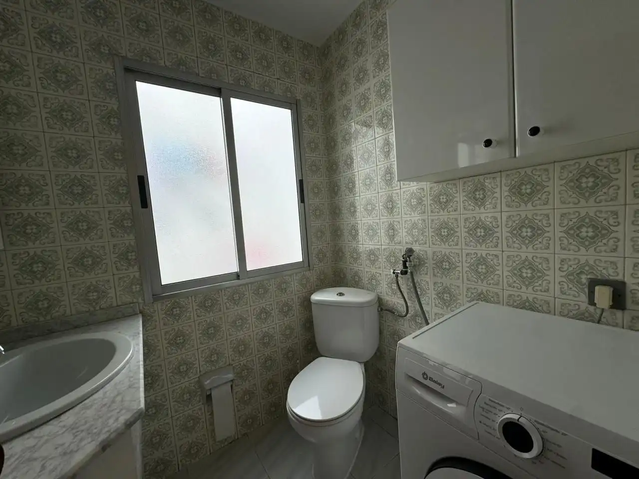 Bathroom of Flat for share in Ourense Capital   with Heating, Parquet flooring and Furnished