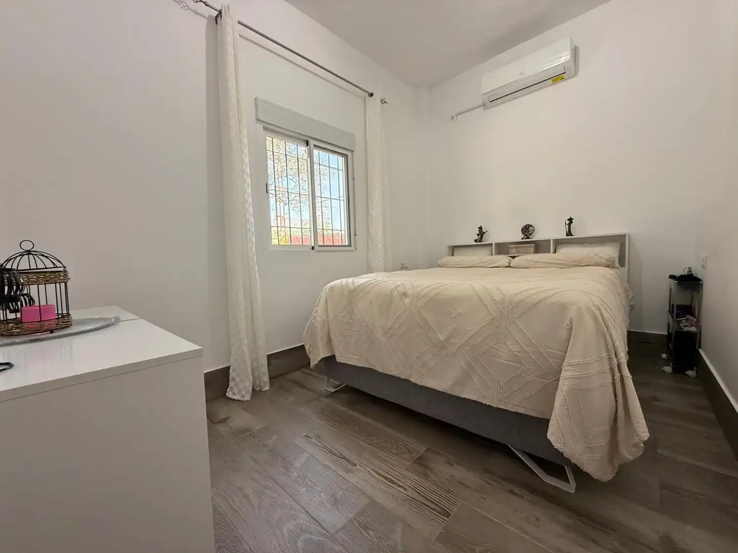 Dormitori de Casa o xalet en venda en Utrera amb Jardí privat, Terrassa i Piscina