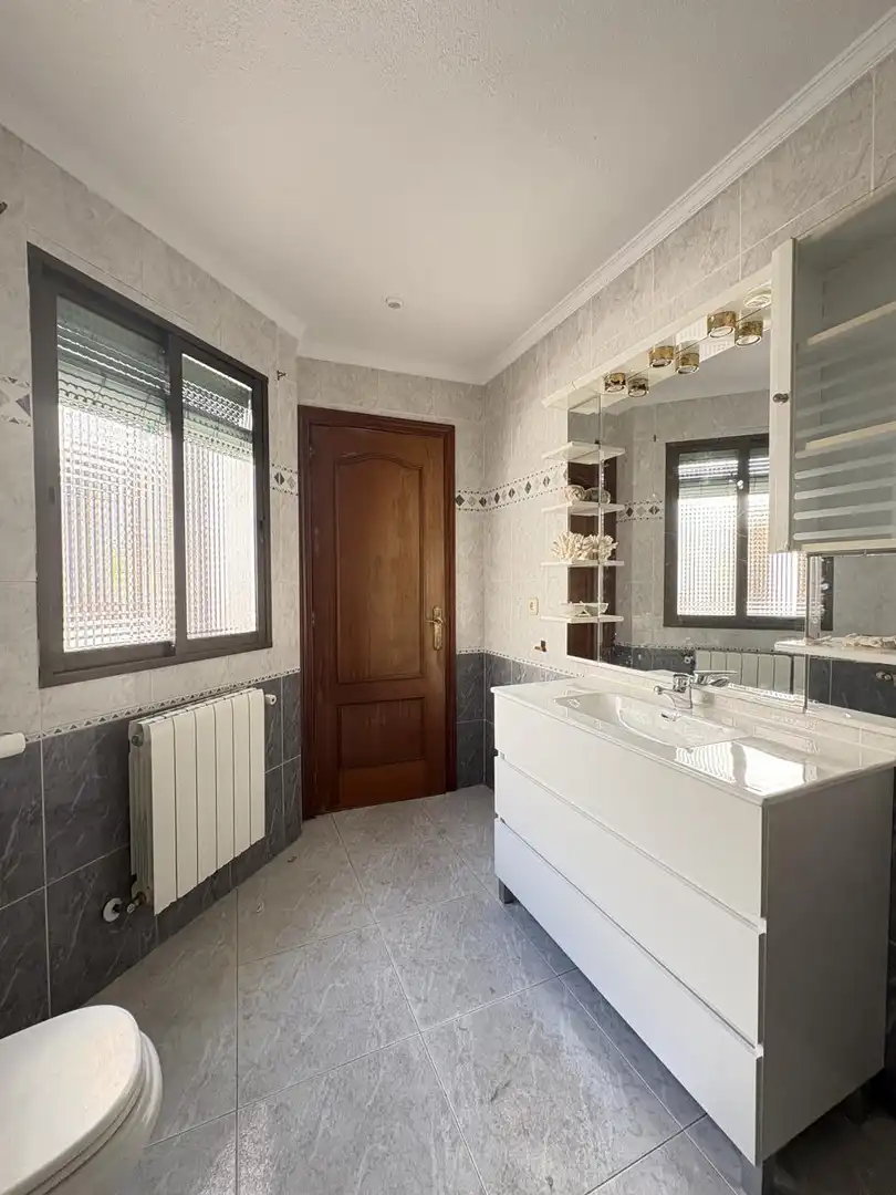Badezimmer von Wohnung zur Miete in Madrid mit Klimaanlage, Heizung und Parkett