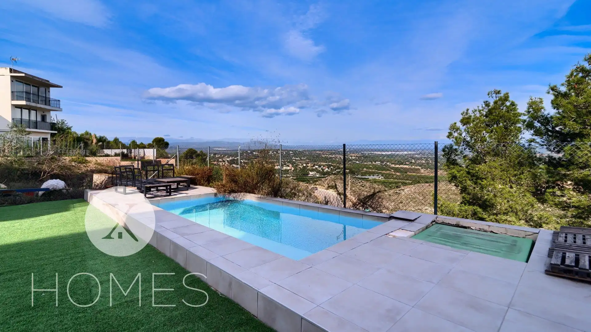 Vista exterior de Casa o xalet en venda en Chiva amb Aire condicionat, Jardí privat i Terrassa