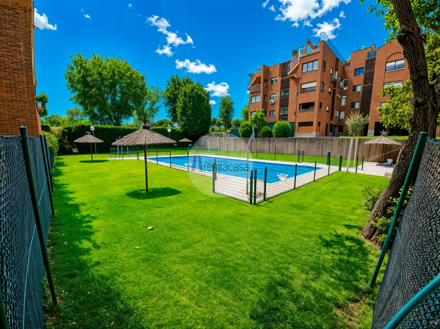 Swimming pool of Attic for rent in Pozuelo de Alarcón  with Air Conditioner, Heating and Parquet flooring