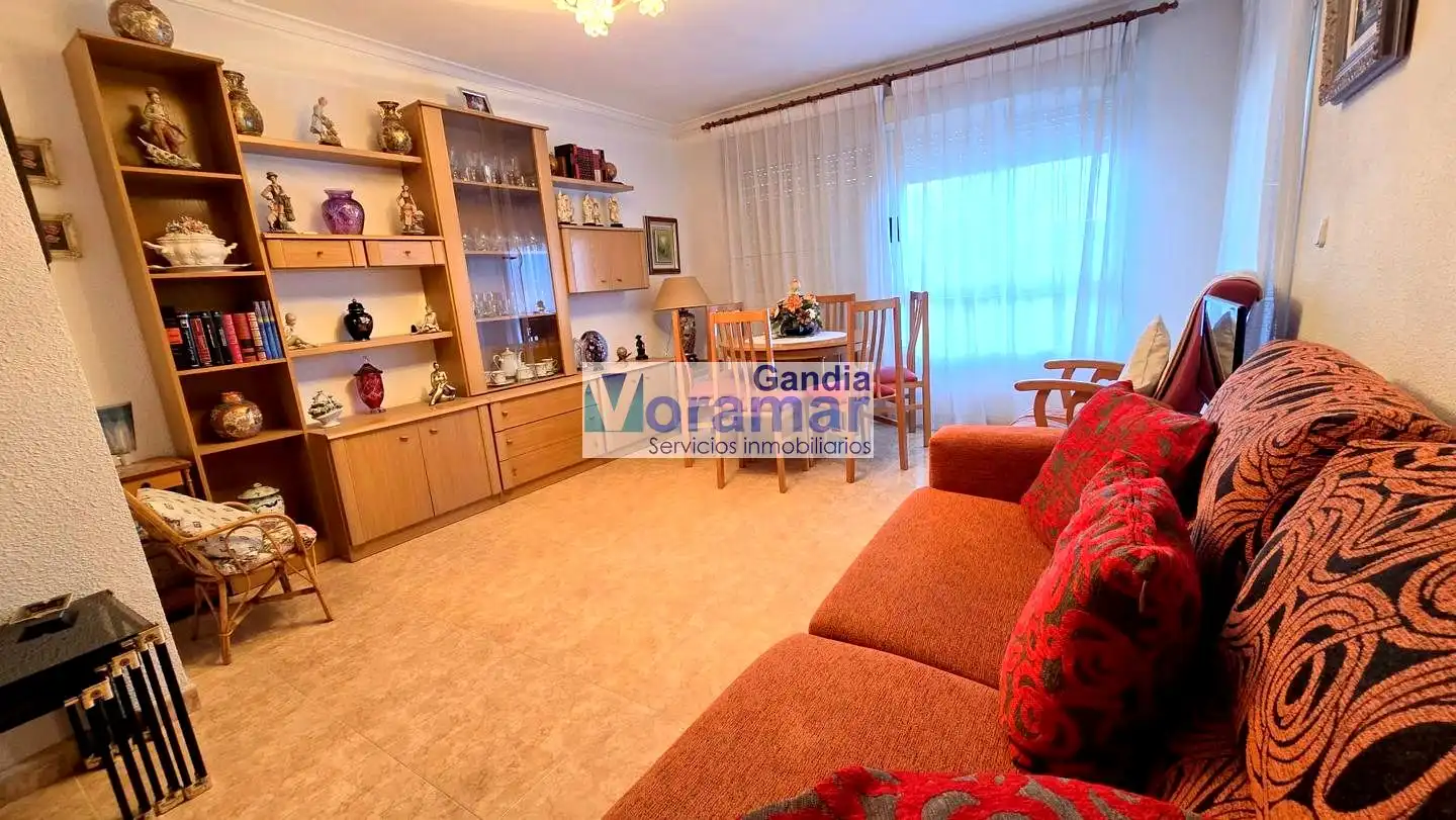Habitación de Apartamento de alquiler en Gandia con Aire acondicionado, Calefacción y Piscina comunitaria